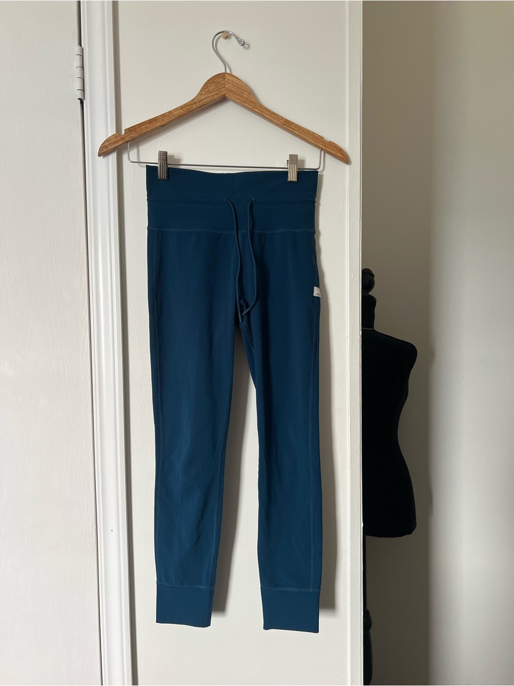 Vuori Daily Legging Size Small Blue High Rise Performance Leggings - Picture 2 of 6